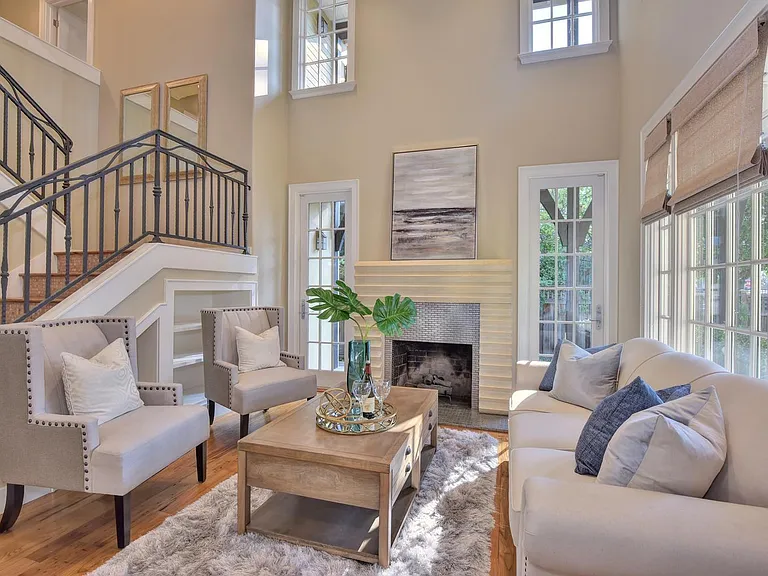 1190 Willow Glen Way — Photo 4
