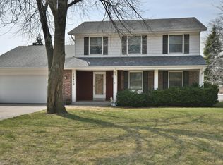 13419 W Sunny View Dr, New Berlin, WI 53151