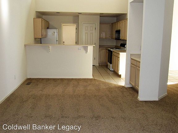 4th image of 2105 Navajo Willow Dr NE