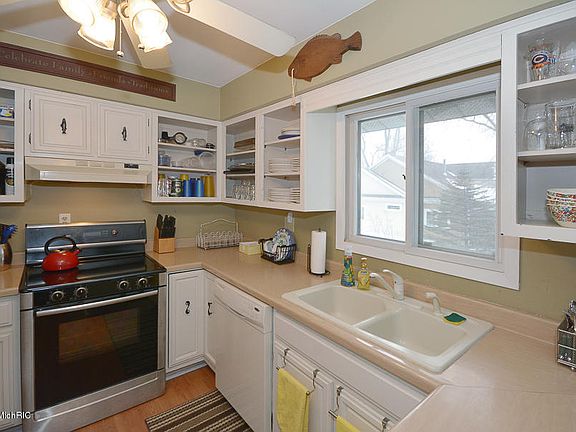 5th image of 37649 Lake Shore Dr