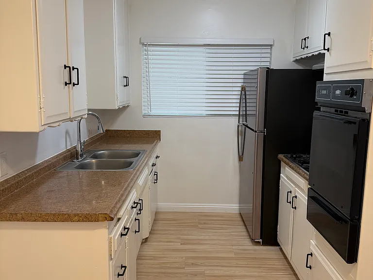 1053 Western Ave #7 — Photo 4