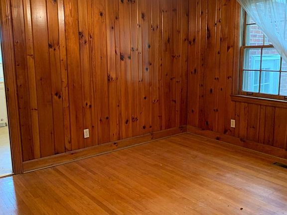 3rd image of 408 Bowling Ave