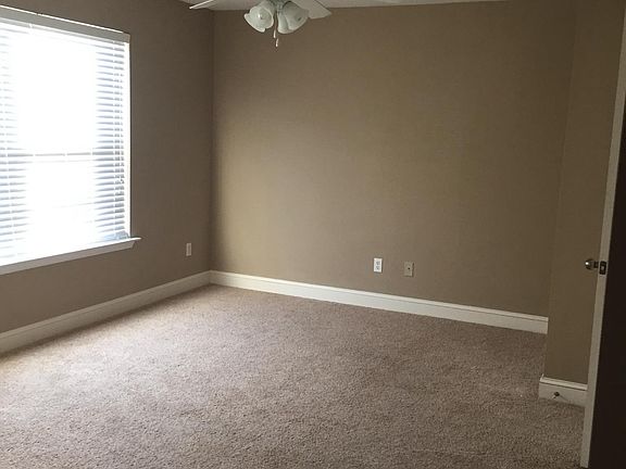 Large Master Bedroom with en suite bath and WIC