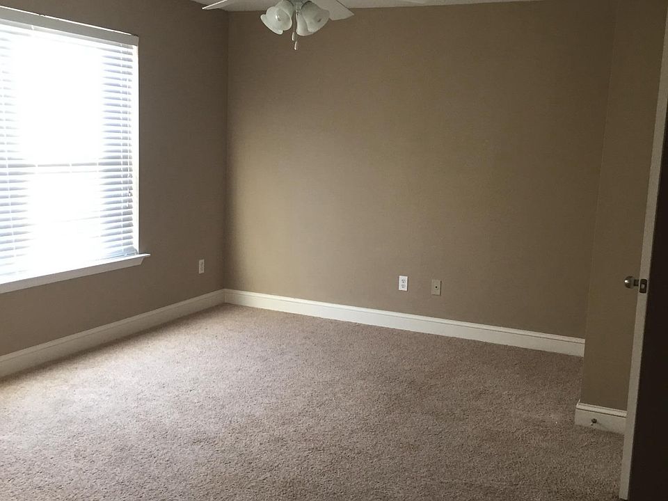 Large Master Bedroom with en suite bath and WIC