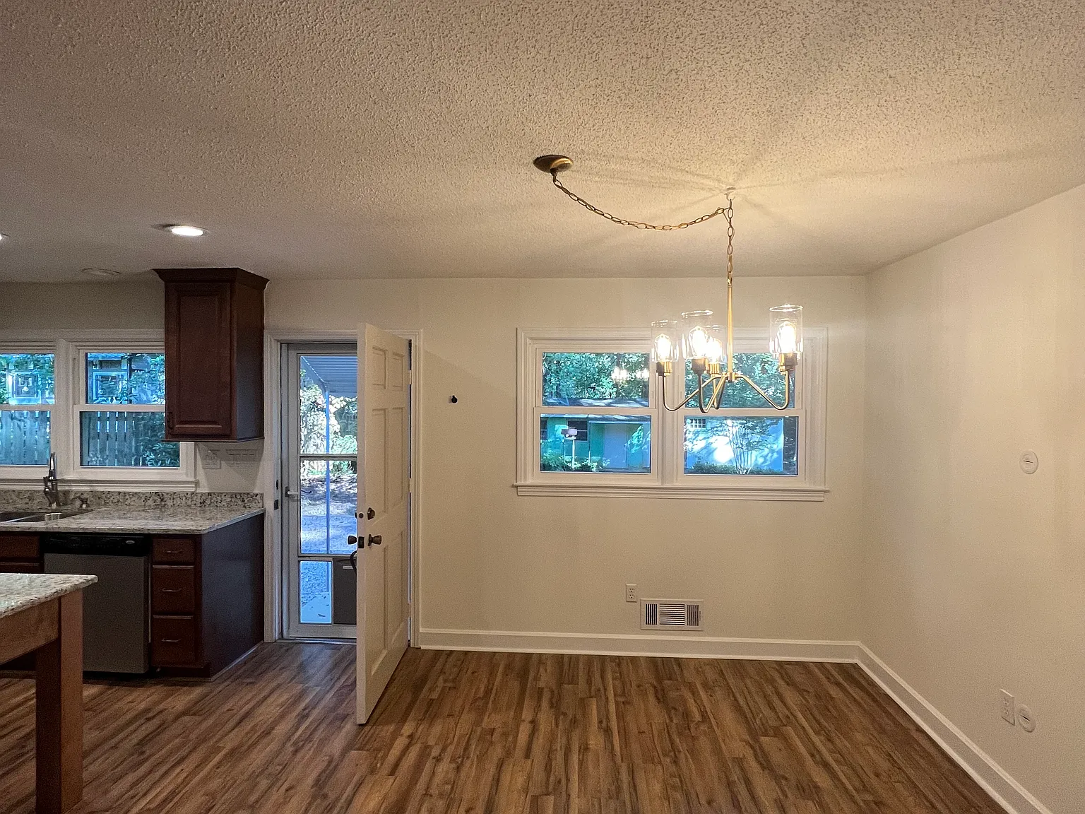 620 Bellhaven St — Photo 4