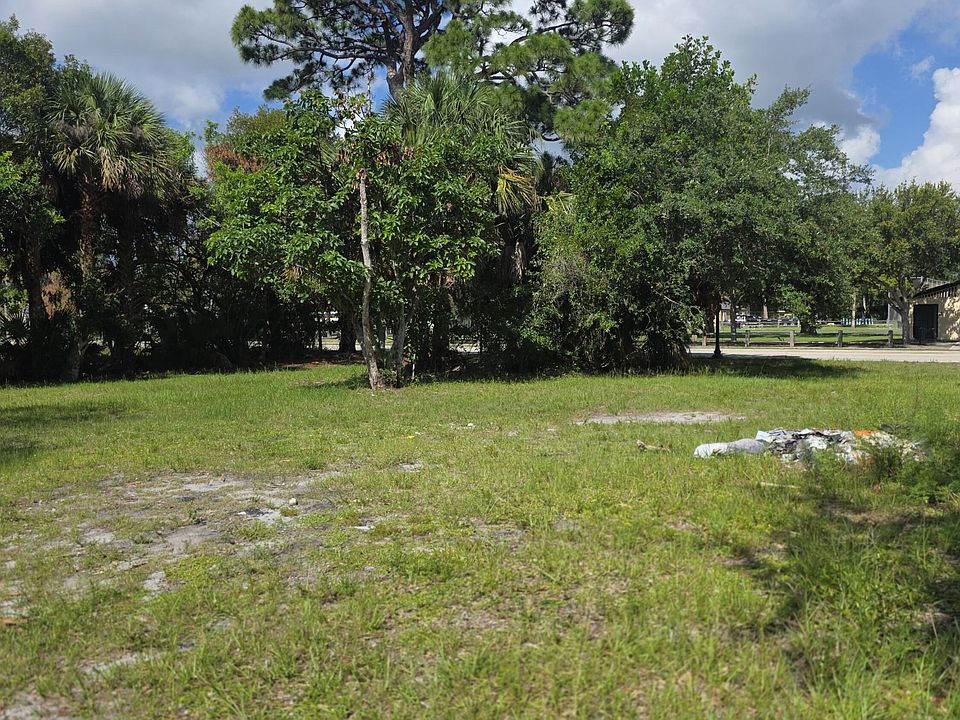 1st image of 407 Dundas Court