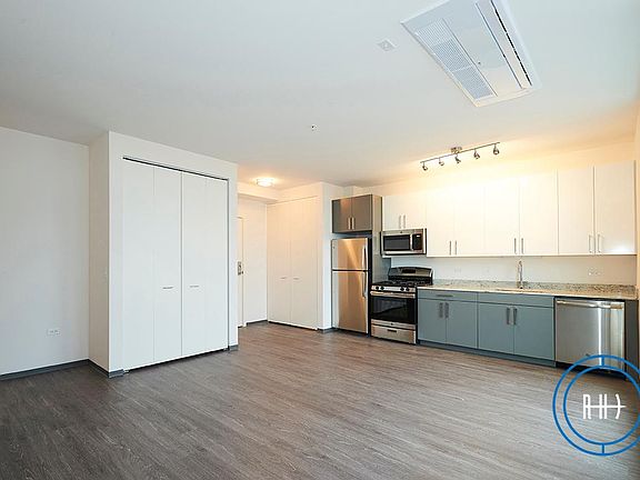 3rd image of 2338 N California Ave #402