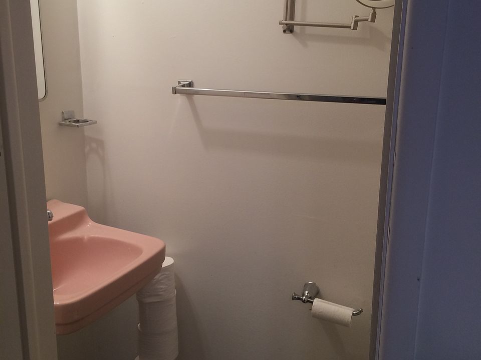 1/2 bath in master upstairs