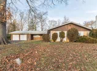 93 Crestview Dr, Willingboro, NJ 08046
