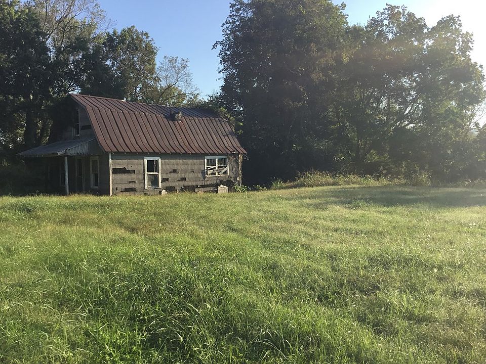 2nd image of 121 Taylor St
