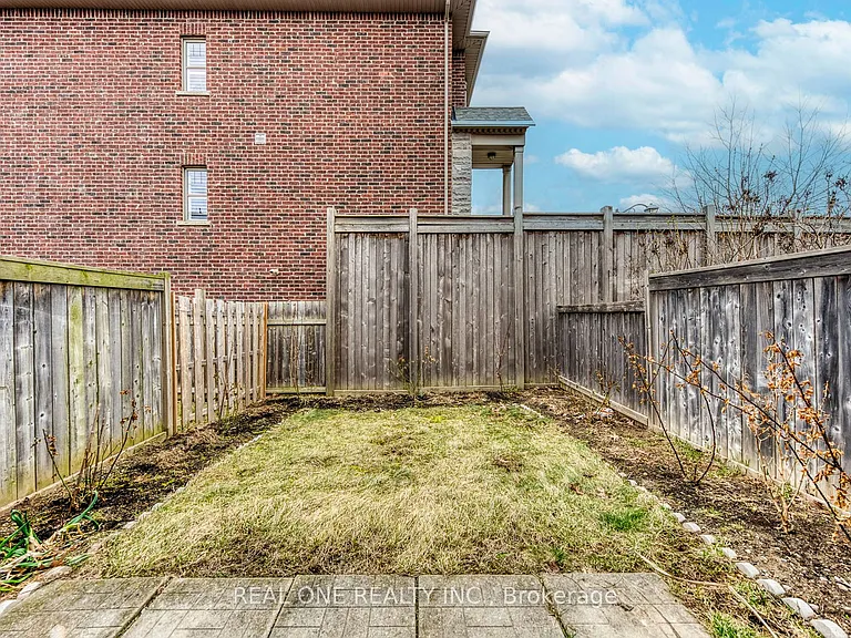 2319 Stone Glen Cres — Photo 36