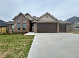 1812 Charles St, Pea Ridge, AR 72751