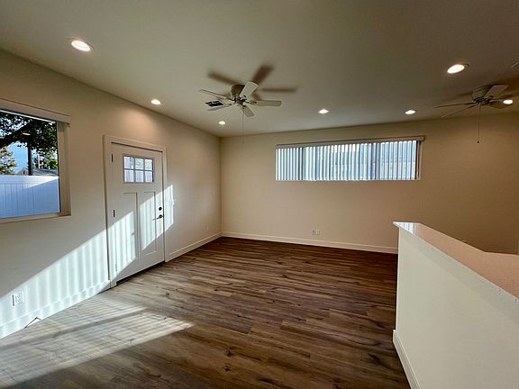 4th image of 3004 W Victory Blvd #100