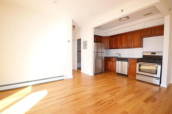 Rented by Evergreen Apartments BK | media 3