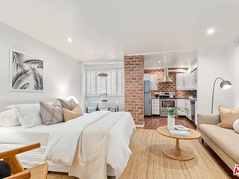 7250 Franklin Ave #1006 — Photo 3