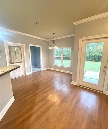 4th image of 929 Joans St