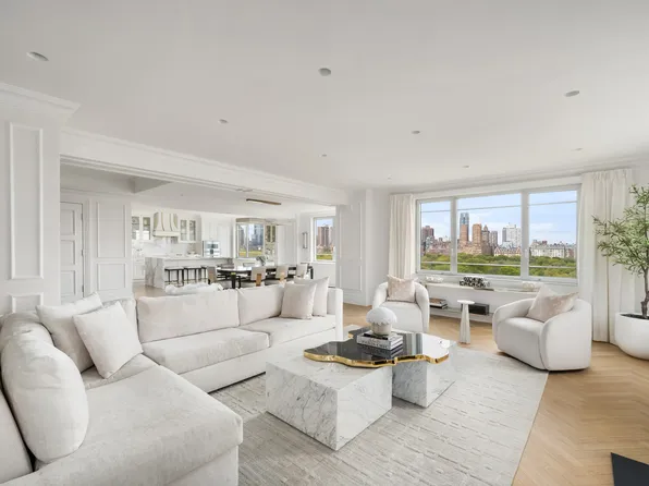 930 5th Avenue image 1 of 16