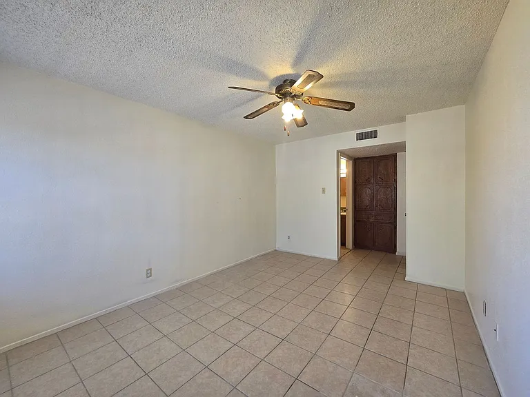 2304 Wales Cir #B — Photo 9