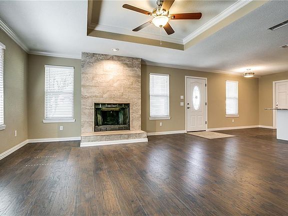4th image of 709 S College St
