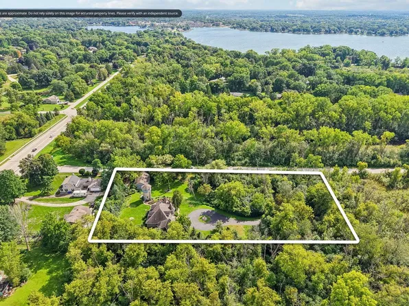 N61W38100 Blackhawk DRIVE, Oconomowoc, WI 53066