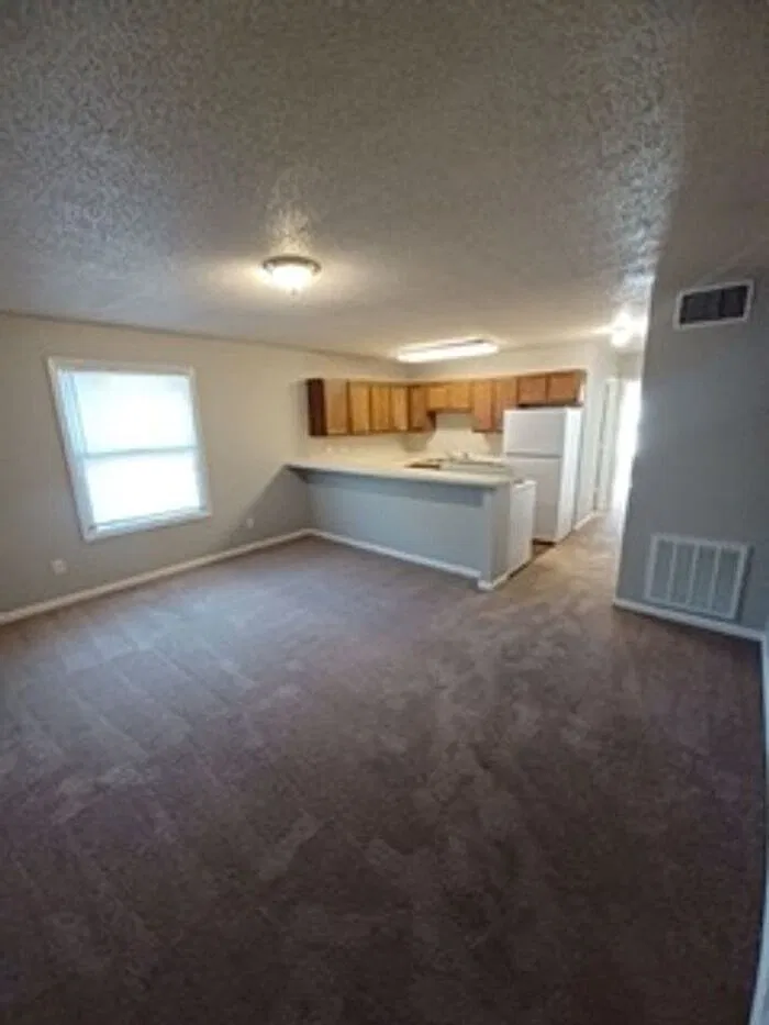 331 9th Avenue Dr NE — Photo 2