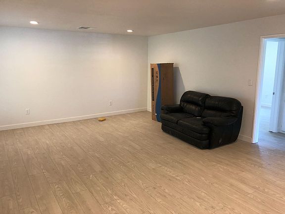 5th image of 7309 White Oak Ave