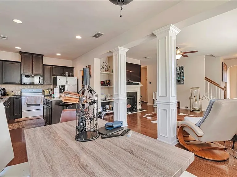 566 Jody Pl — Photo 14