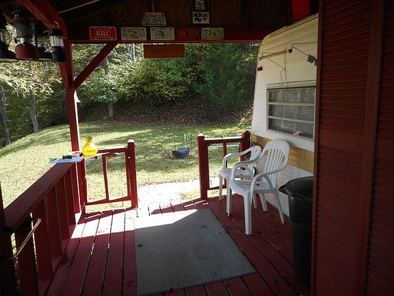5th image of 306 Buttercup Ln