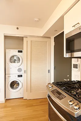 Rented by Perry Associates NYC Inc | media 16