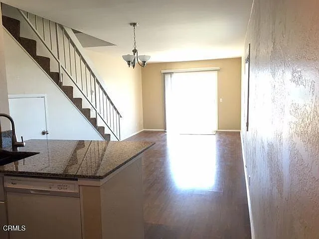 2 bed, 2.0 bath, 948 sqft, $3,500 — Photo 4