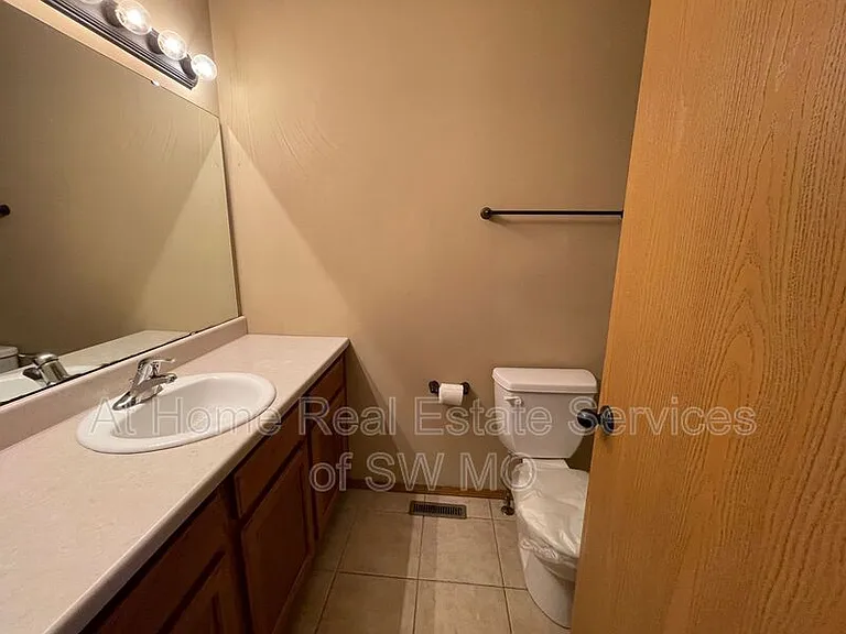 5543 W David — Photo 3