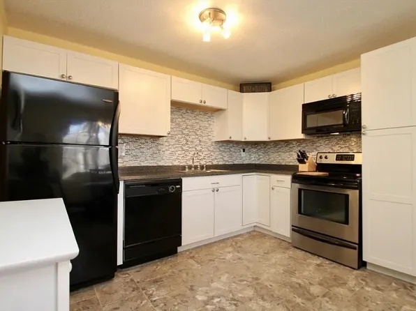 2200 Skyline Dr Unit 6, Lowell, MA 01854