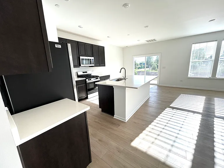 612 Cassia Ct — Photo 8