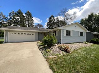 1417 Woodhill Dr, Woodbury, MN 55125