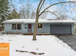2402 Westbrook Ln, Madison, WI 53711