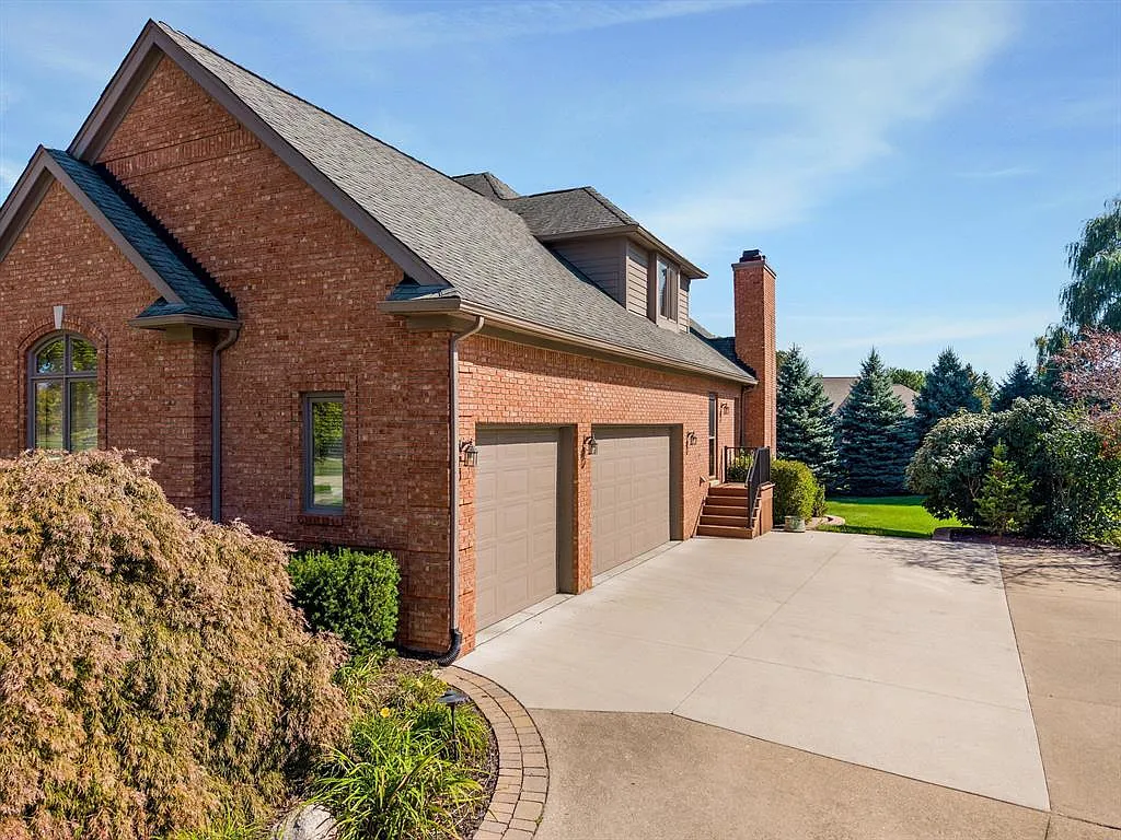 Property Photo - 7040 Royal Villa Ct