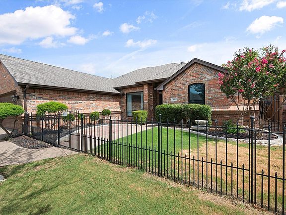 2nd image of 601 Mesa Vista Dr