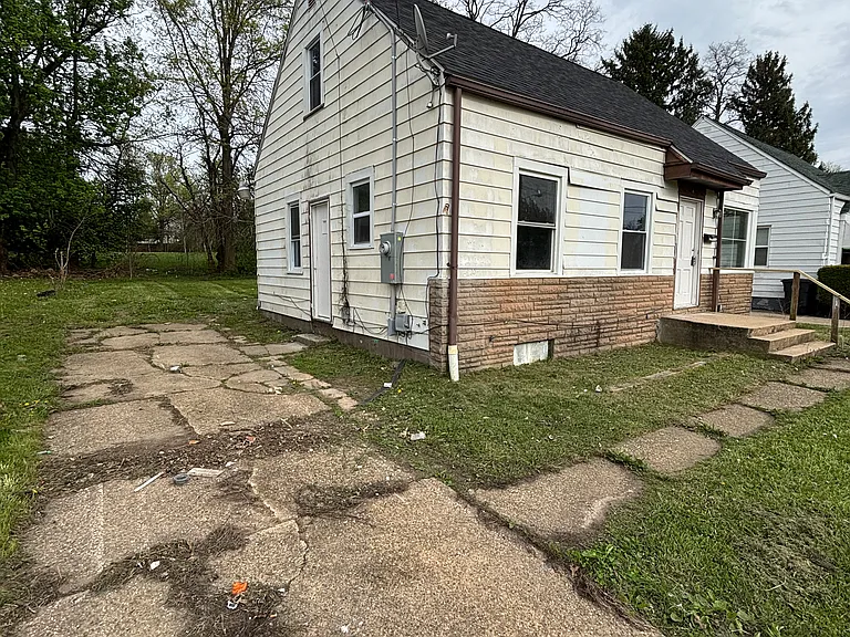 1311 Superior Ave — Photo 14