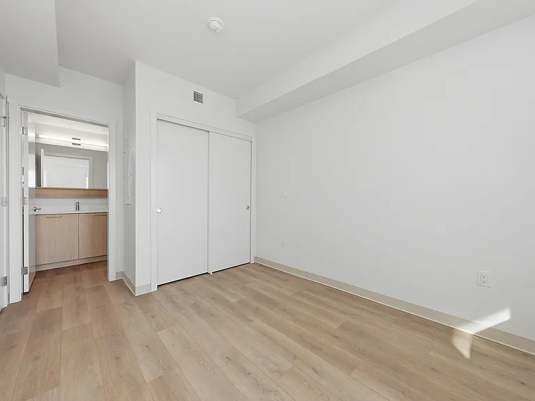 1529 Oxford St — Photo 86