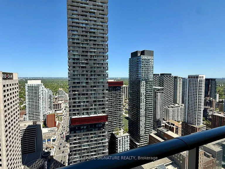 2221 Yonge St #3909 — Photo 21
