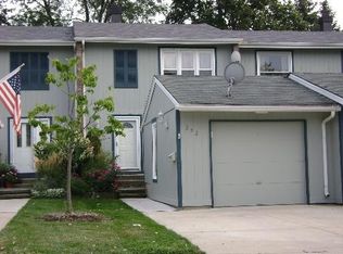 242 Applewood Ln, Bloomingdale, IL 60108