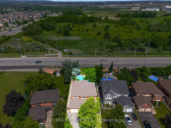12 Kingfisher Ct, Brampton, ON L6Z 3R4