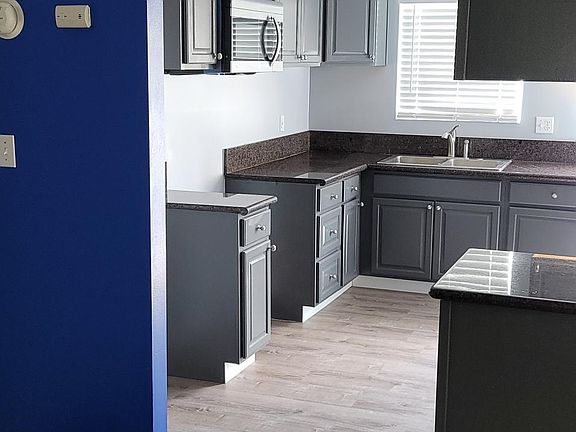 3rd image of 2125 N Lake Ave #2125
