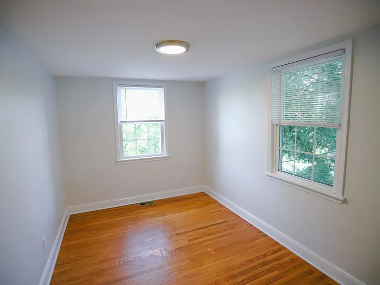121 Alverstone Rd — Photo 14