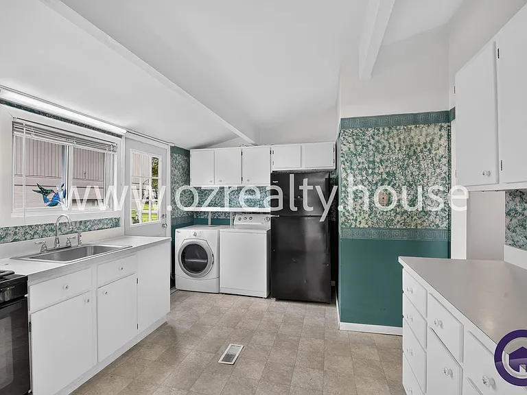 1214 Elco Ave — Photo 6