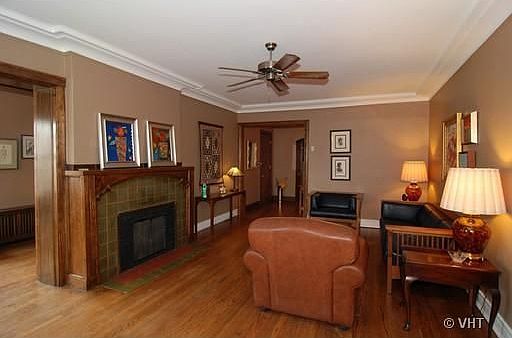 3rd image of 3560 N Pine Grove Ave #3