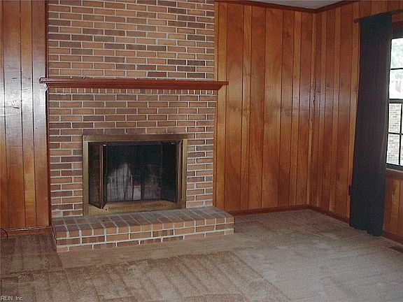 4th image of 884 Colleen Dr