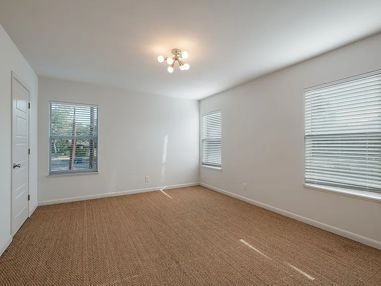 442 E Huisache Ave #D — Photo 8