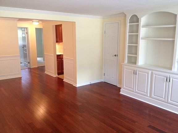 3rd image of 18 Thomas Jefferson Ln