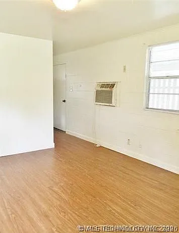 1344 E 55th Pl — Photo 3